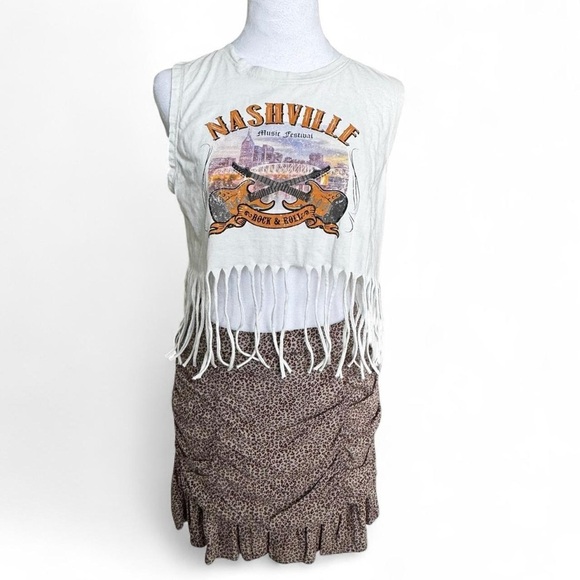 White Sleeveless Crop Muscle Tee with Fringe - Picture 4 of 4